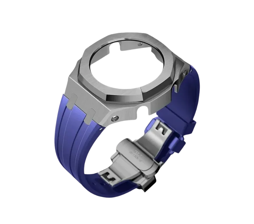 Boîtier de montre en acier inoxydable argenté avec bracelet en silicone bleu et boucle déployante, conçu pour accueillir un cadran de montre compatible.