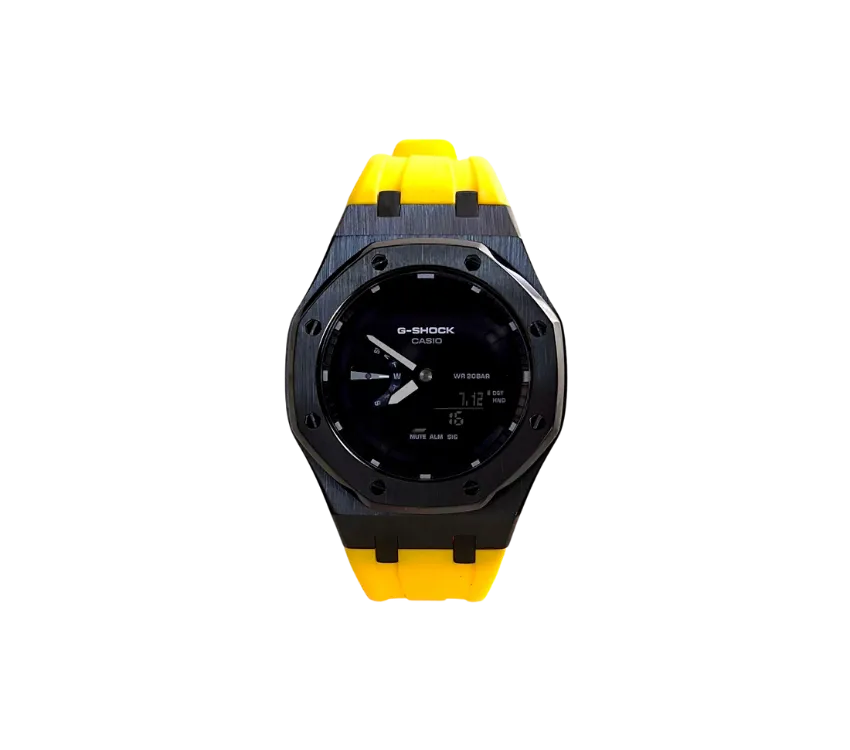 Montre Casio G-Shock avec cadran noir, lunette noire et bracelet jaune.