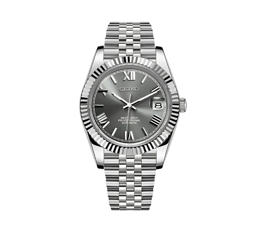 Montre Seiko avec cadran gris métallisé, chiffres romains et index luminescents, guichet de date avec loupe à 3 heures, lunette crantée en acier inoxydable et bracelet à maillons jubilé.