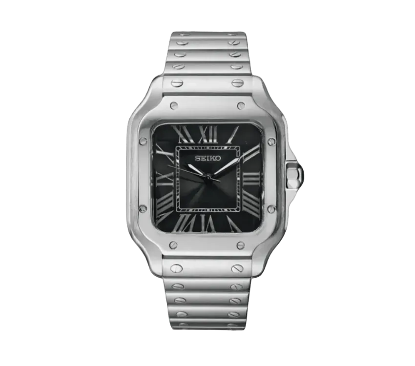 Montre Seiko avec boîtier carré en acier inoxydable, cadran noir élégant avec chiffres romains argentés, aiguilles argentées et bracelet en acier inoxydable brossé. Design classique et raffiné.