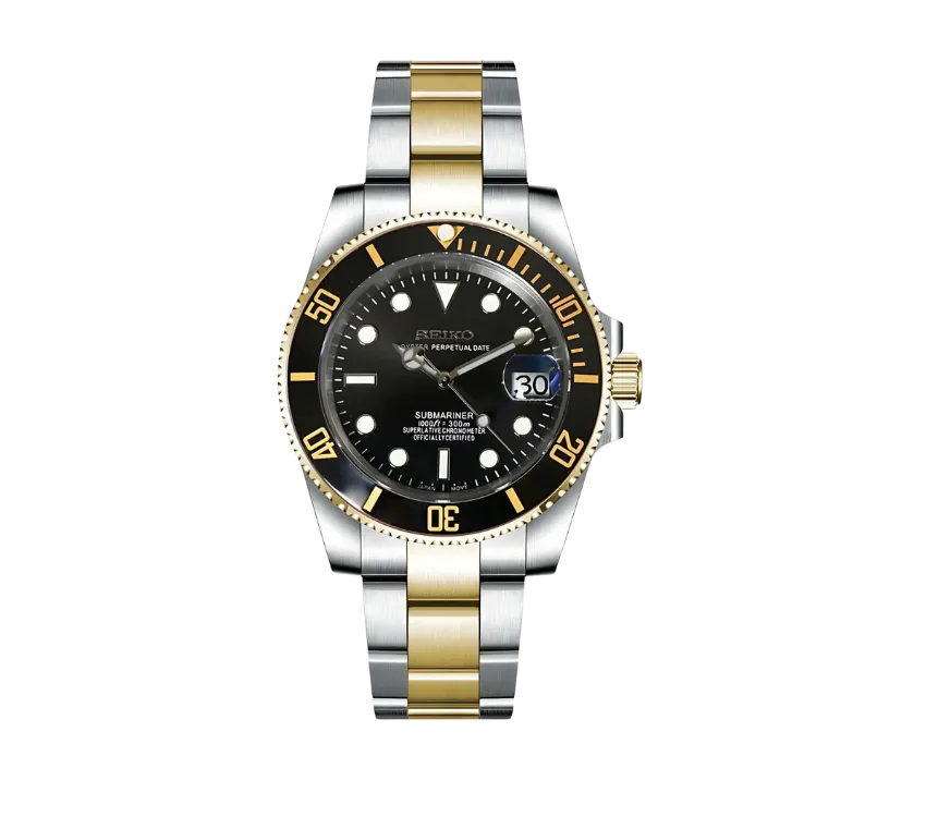 Montre Seiko Submariner avec cadran noir classique, lunette tournante noire et dorée, et bracelet bicolore en acier inoxydable et or. Dotée d'un affichage de la date agrandi à 3 heures, cette montre allie sophistication et fonctionnalité pour les amateurs de plongée et de style.