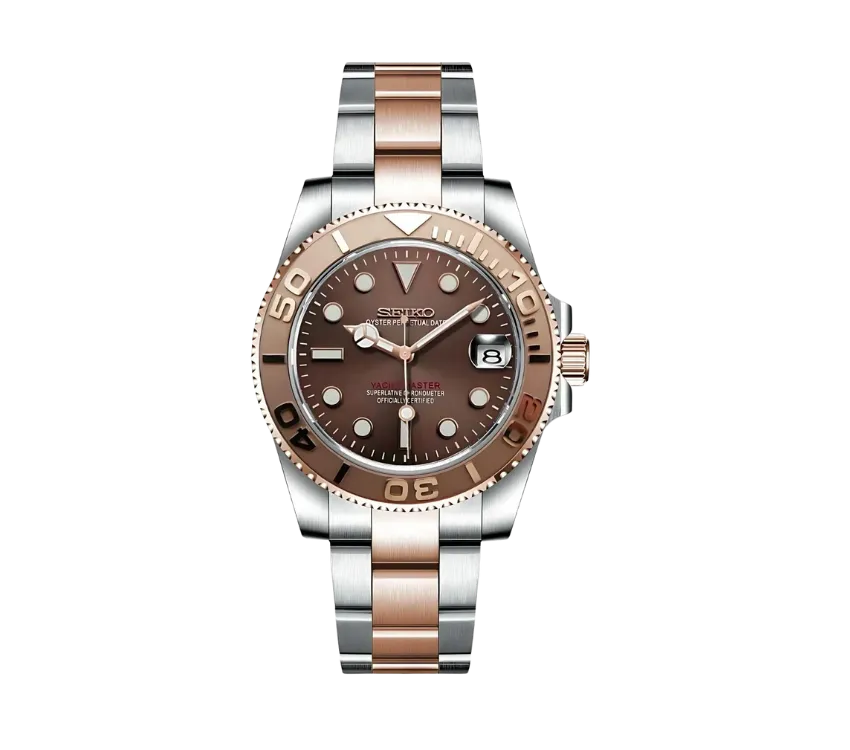 Montre Seiko Yacht-Master avec cadran chocolat, lunette marron et or rose, et bracelet bicolore en acier inoxydable et or rose. Élégance et performance nautique combinées dans un design luxueux.