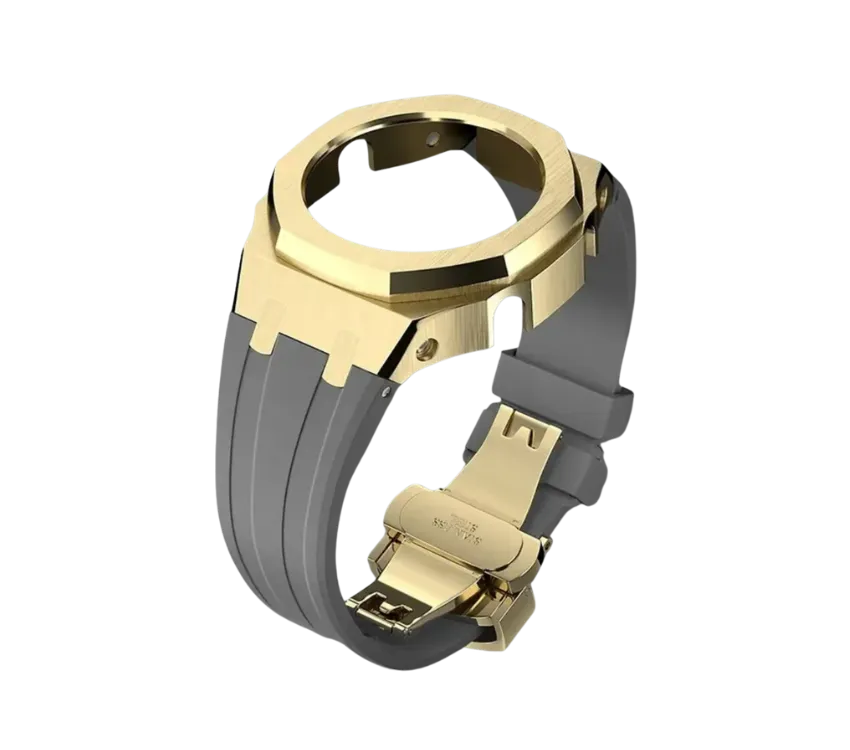 Bracelet de montre avec une lunette dorée octogonale et un bracelet en silicone gris clair, équipé d'une boucle déployante dorée pour un look élégant et contemporain.
