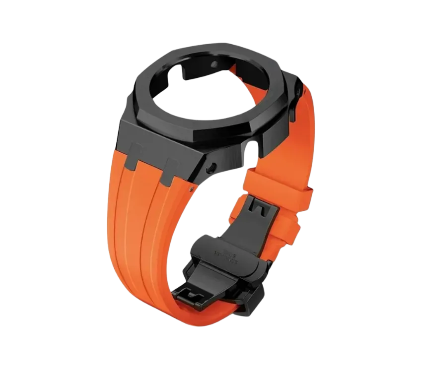 Boîtier de montre noir avec une lunette octogonale et un bracelet en silicone orange vif, offrant un style audacieux et sportif.