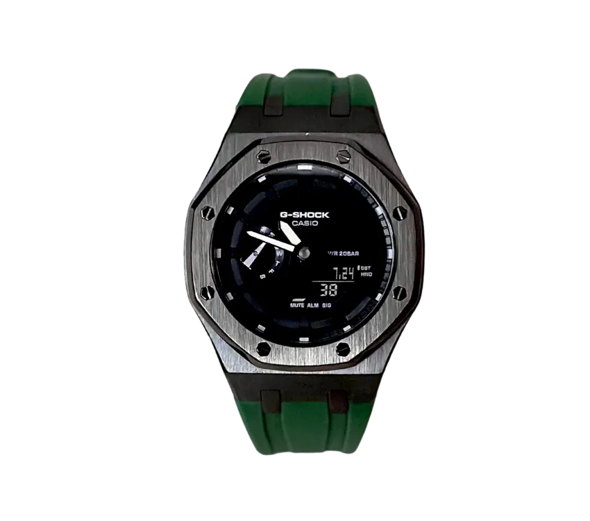 Montre Casio G-Shock élégante avec cadran noir, boîtier en métal brossé et bracelet en silicone vert, combinant style et durabilité pour une utilisation quotidienne.