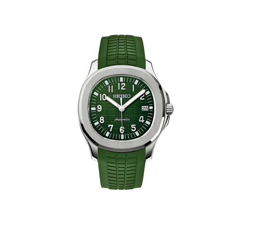 Montre Seiko avec cadran vert texturé, chiffres blancs, guichet de date à 3 heures, boîtier en acier inoxydable et bracelet en silicone vert.