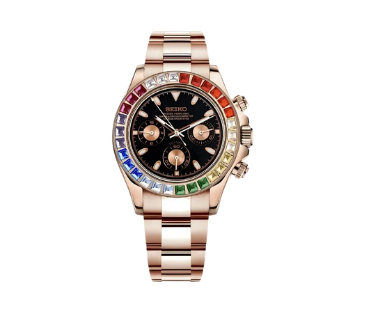 Montre Seiko chronographe avec cadran noir, trois sous-cadrans dorés, lunette sertie de pierres multicolores et bracelet en acier inoxydable finition or rose. Un design luxueux et audacieux pour une allure exceptionnelle.