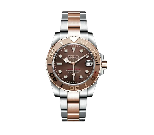 Montre Seiko Yacht-Master avec cadran chocolat, lunette marron et or rose, et bracelet bicolore en acier inoxydable et or rose. Élégance et performance nautique combinées dans un design luxueux.