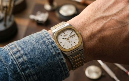 montre seiko santos exemple au poignet