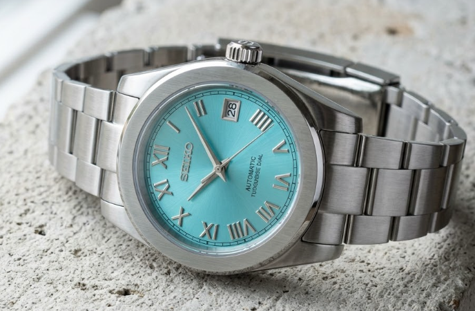Tiffany blue turquoise dial